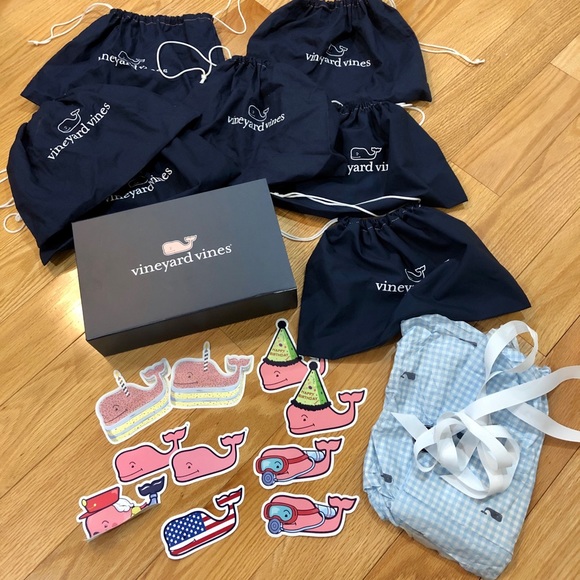 Vineyard Vines Accessories - 🐳 Vineyard Vines Accessories